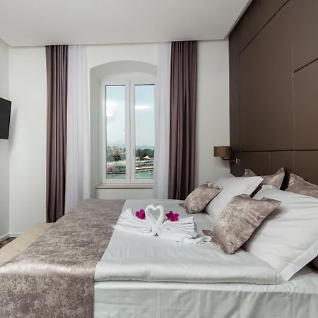 Dream Luxury سبليت
